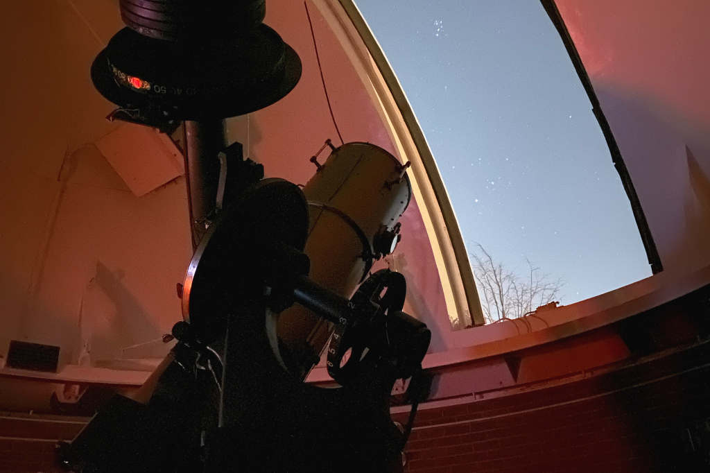 Dyer's Seyfert Telescope pointed to the outside night sky