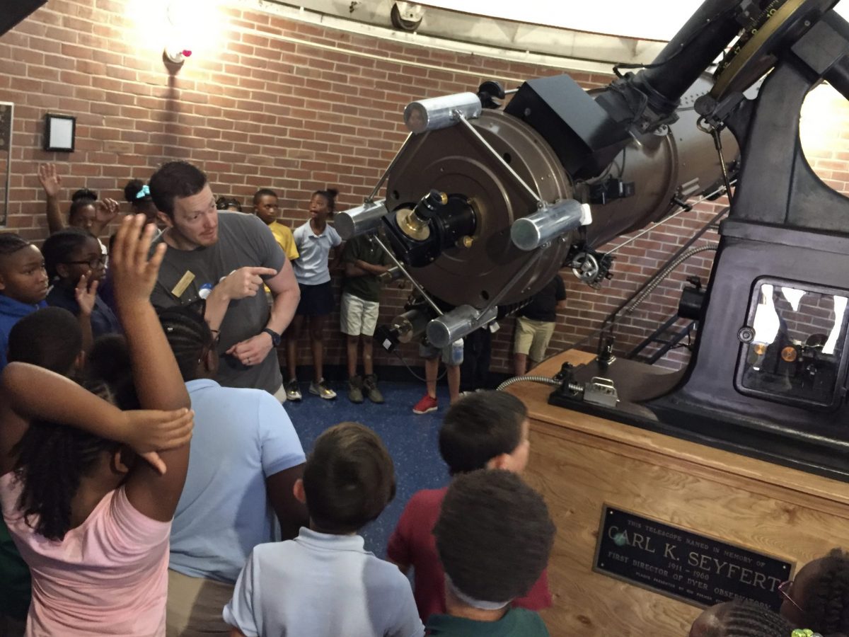 Director Dr. Billy Teets demonstrates the Seyfert Telescope to students.